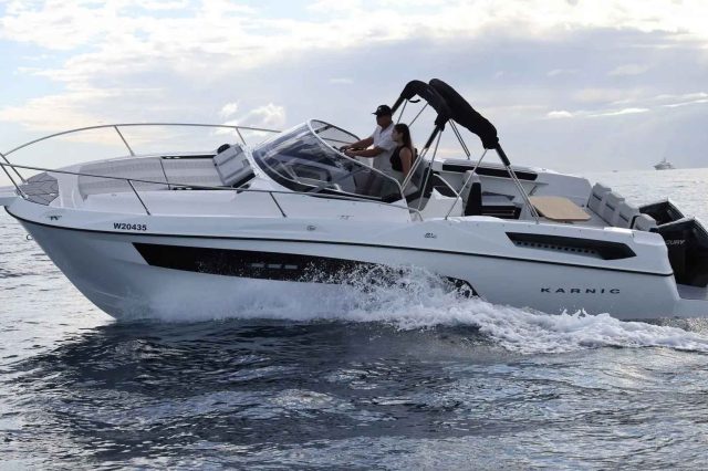 yacht-a-motore-rent-me-charter-monopoli2.jpg